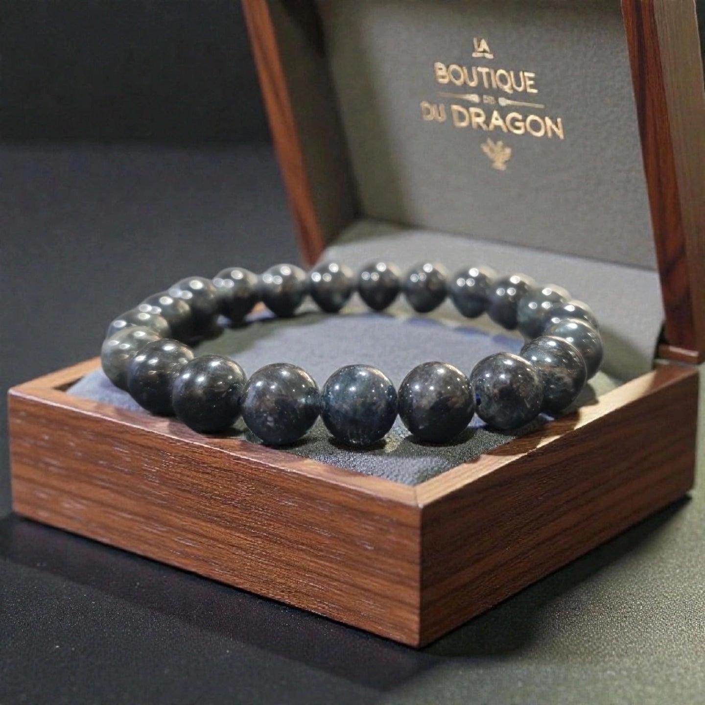 Cyanite Verte Noire 8.5-9.5mm Brésil Qualité AA